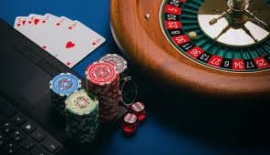 Antarmuka aplikasi mobile efekjitu menampilkan slot Aviator, Sweet Bonanza, dan taruhan Liga 1 dalam satu dashboard